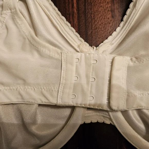 Wacoal 857109 Simple Shaping Minimizer Bra Size 42D White EUC - Picture 8 of 11